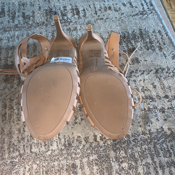 Le chateau Greek goddess stilettos (new) - Picture 4 of 6